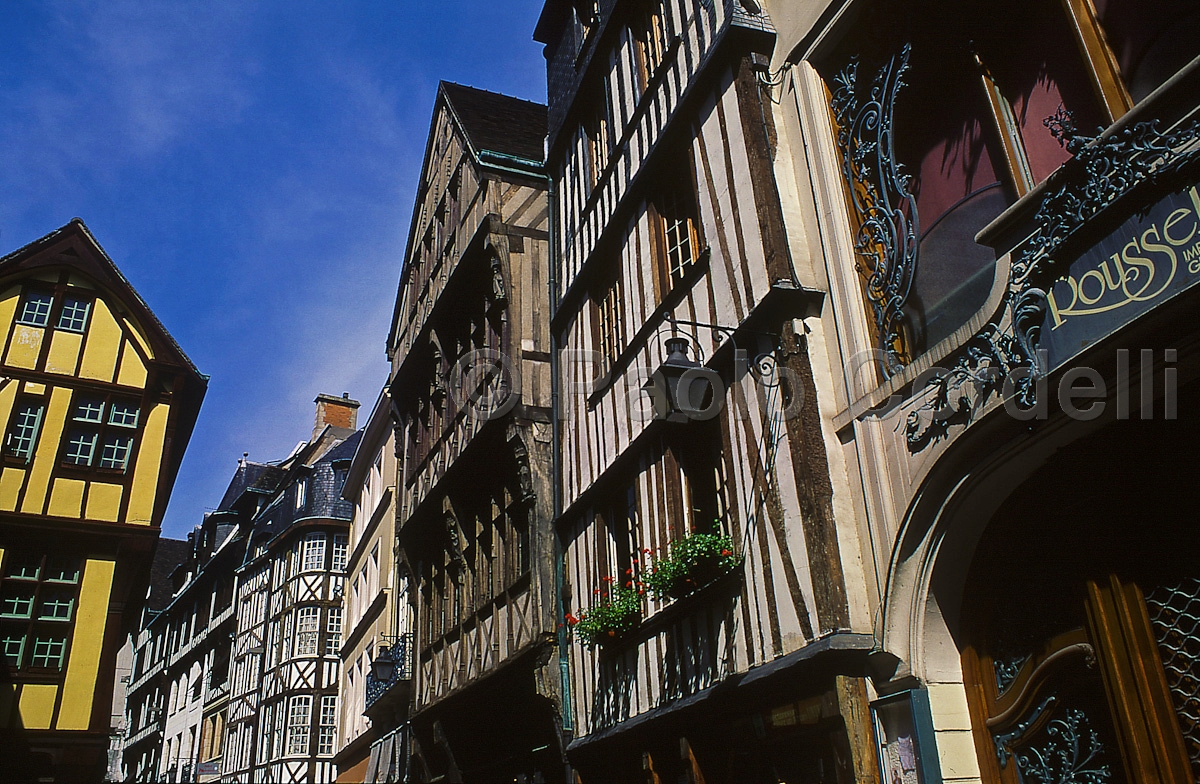 Half Timbered Houses in the Old Town, Dinan, Brittany, France
 (cod:France 02)
